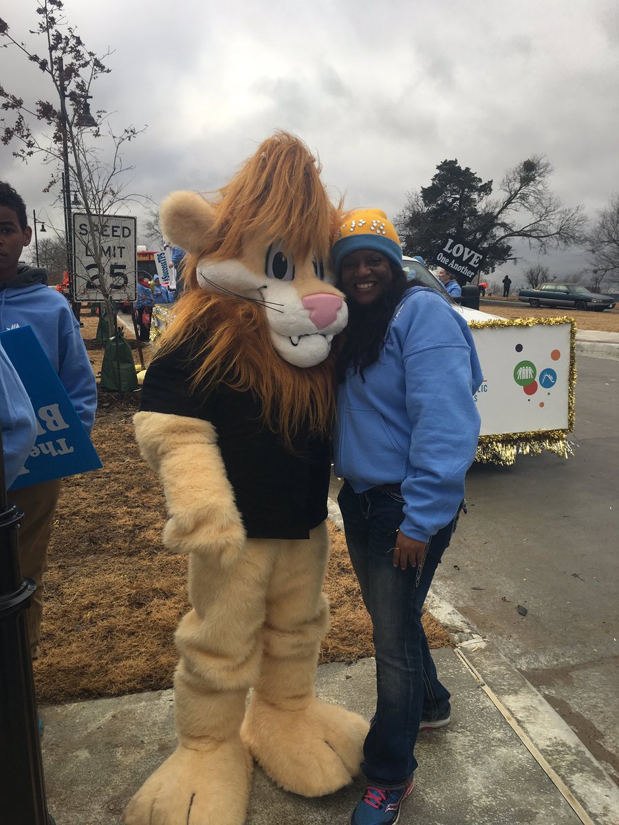 Charlottepmgr's tweet photo. Love conquers hate, MLK Parade @Haydenfamily521 @sodexoUSA @deborahgist @drinkli11 @BlaineYoungbl #sucessTPS https://t.co/TBd1BtEAa6