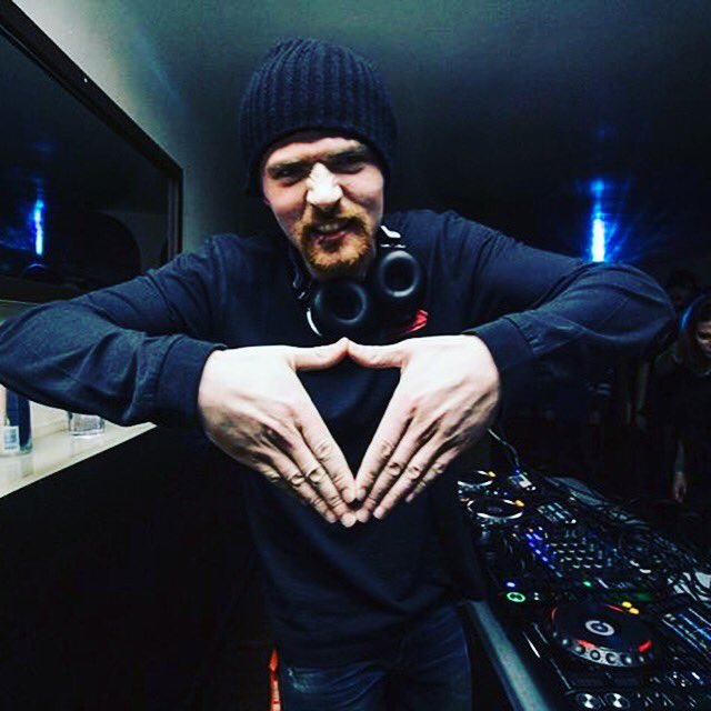 fvcedownmusic's tweet photo. #NewYearNeckBreaker #Fvcedown #TrapNation #trapmusic#dubstep #CheeseInTheTrap https://t.co/wyOSyQAdG3