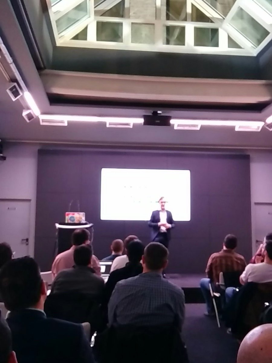 Pand_Ra's tweet image. @gruizdevilla talking about A Modern web stack #AngularRouter @gft_es