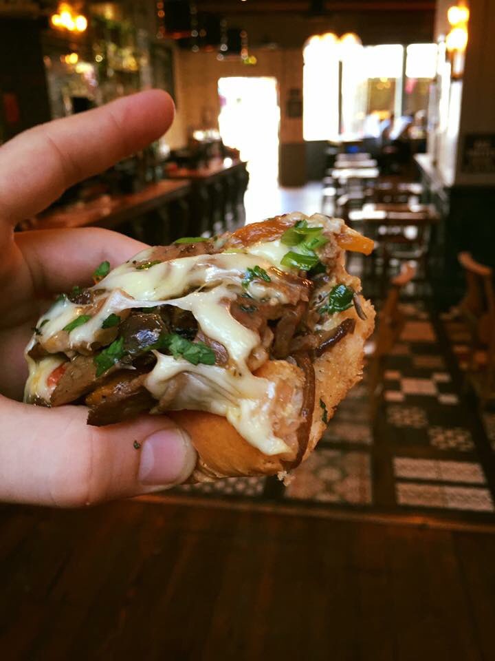 🍺🍟🍔Lunch &amp; a drink for a tenner you say? 🍔🍟🍺Click here for more info! facebook.com/Sevenstarsbtn/… <a href="/littlebluesmoke/">littlebluesmokehouse</a> #lunchdeal #brighton #food