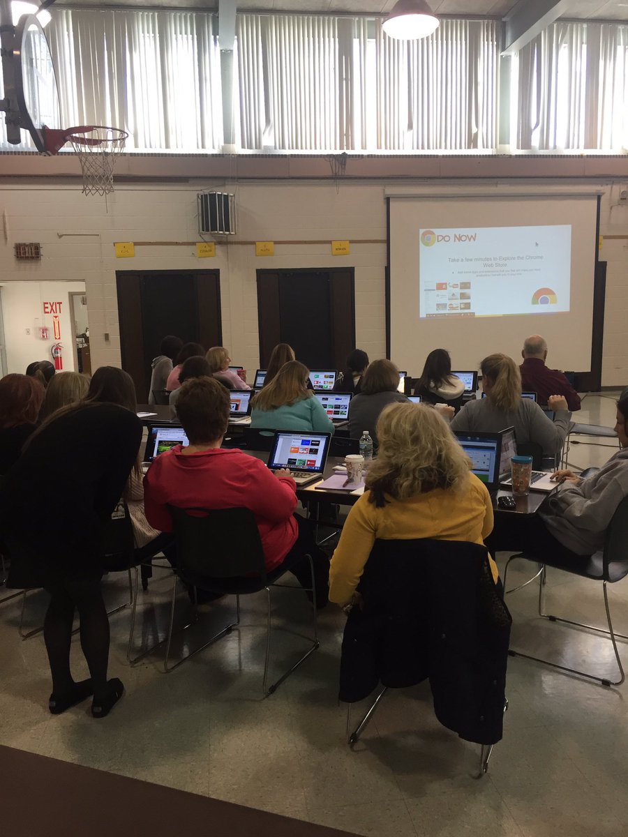 rvsfalconpride's tweet image. RVS staff learning about all-things Google! #pdlearning #falconpride