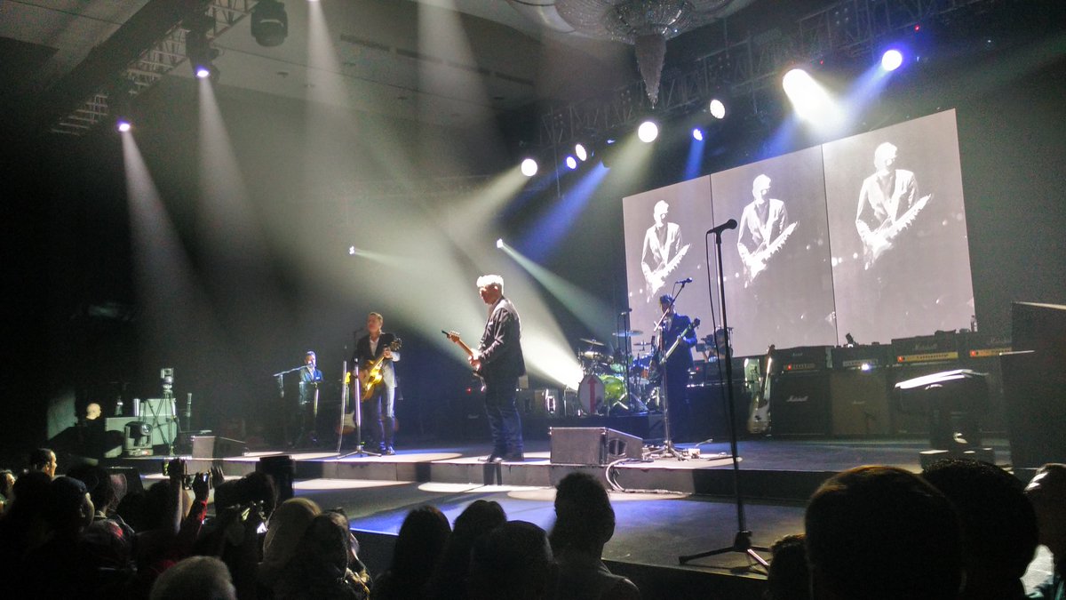 merchmaniacs's tweet image. Now perform @bryanadams at The Rizt Carlton, Pacific Flace, jakarta Promoted by @LiveNationINDO  #MMLivetweet #GetUpTourIndo