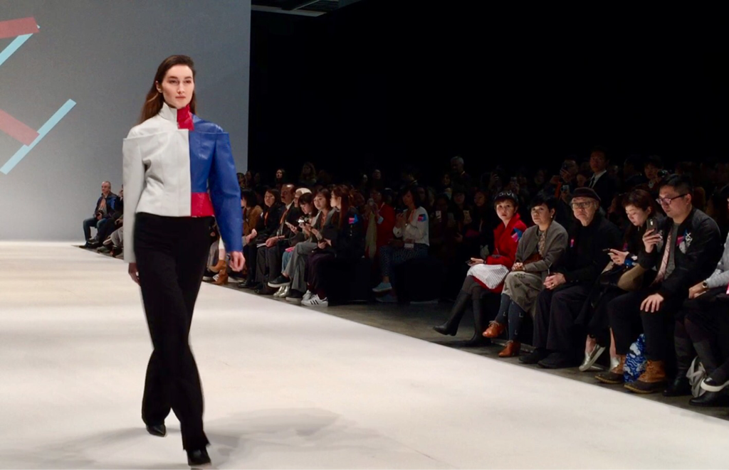 hktdc's tweet photo. Juxtaposing structure with fluidity, designer Kevin Ho's collection impresses audience at #Fashionally's show. #HongKongFashionWeek #Fashion https://t.co/pcNqV4PfyA