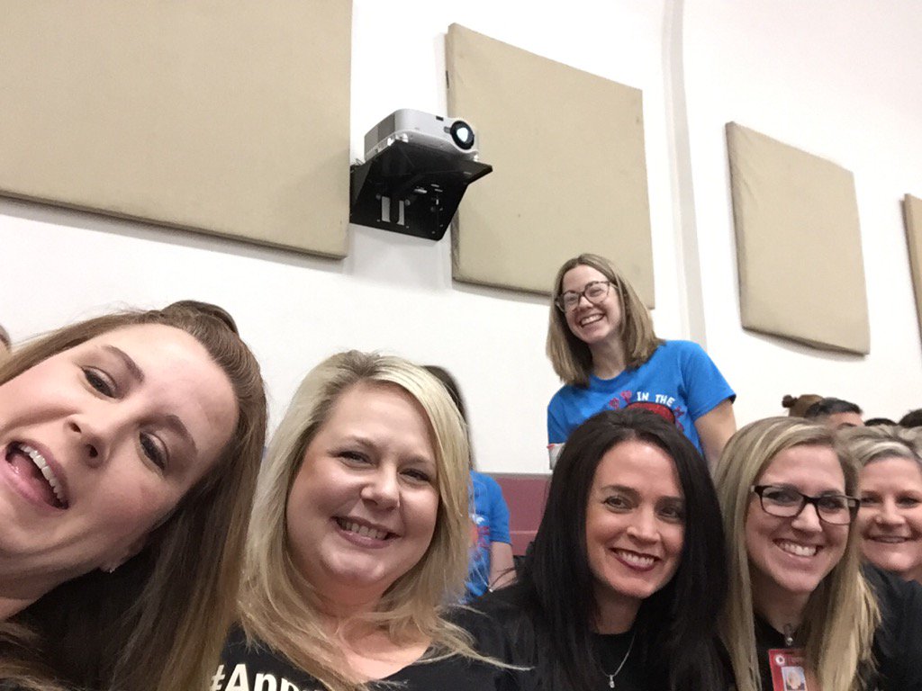 AppsWithFriendz's tweet photo. #dpapprace2017 #dptech2017 #appswithfriendz photobomb #AppintheHat https://t.co/pTtOowPzic