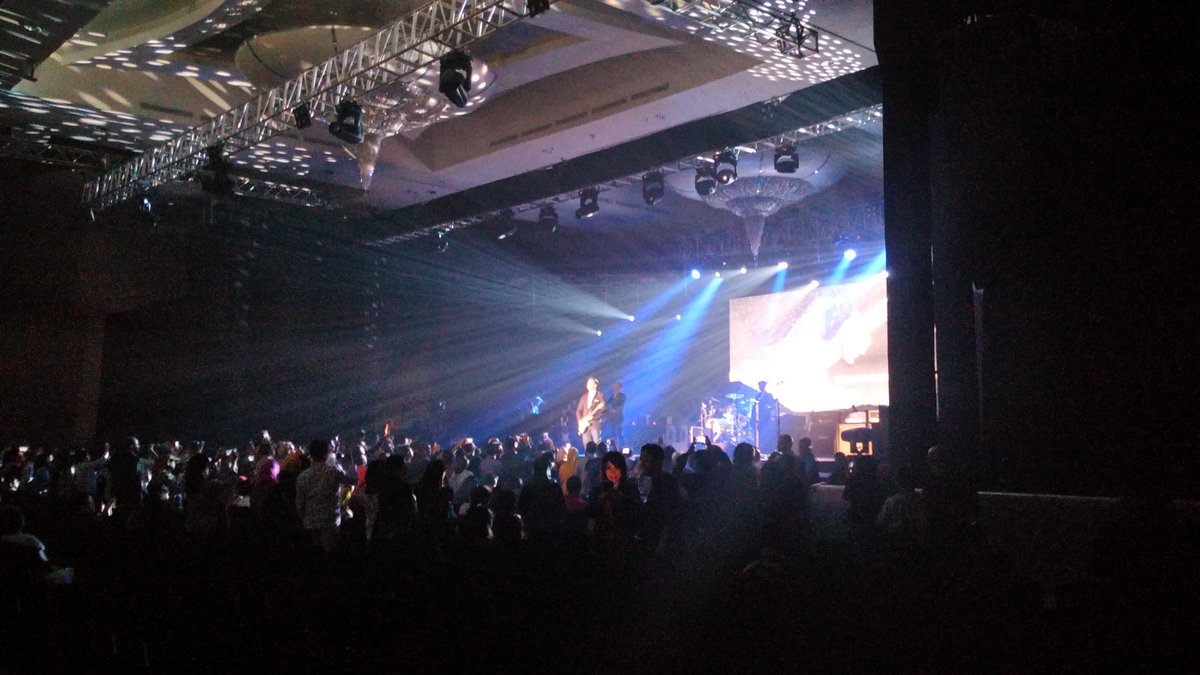 merchmaniacs's tweet image. Now perform @bryanadams at The Rizt Carlton, Pacific Flace, jakarta Promoted by @LiveNationINDO  #MMLivetweet #GetUpTourIndo