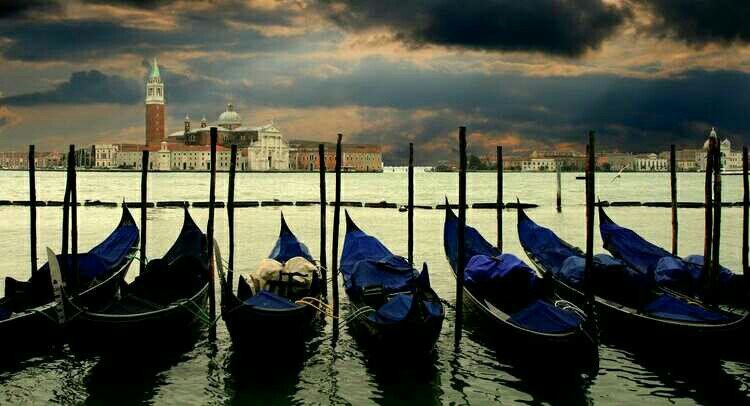 Explore the canals of Venice while getting your degree at Ca' Foscari University #europeintexas #dfw #photooftheday
