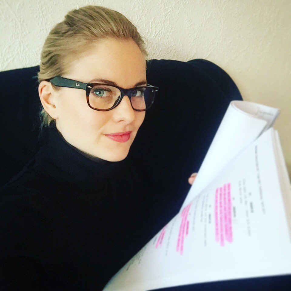 Die Dernière in Düsseldorf rückt näher und die nächste Rolle steht schon in den Startlöchern! - Also, lernen, lernen, lernen 🤓 #newjob