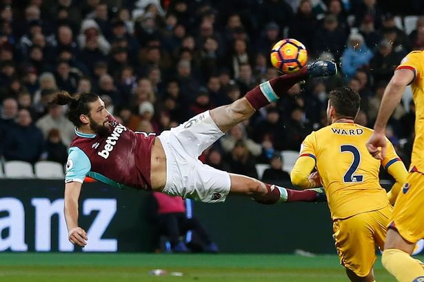 Footballtweet's tweet photo. Dele Alli's flick &amp; volley. ⚽️🔥
Olivier Giroud's scorpion. ⚽️🦂
Andy Carroll's bicycle. ⚽️💥

Crystal Palace's Wayne Hennessey conceded all 3. https://t.co/WK2NGktuLA
