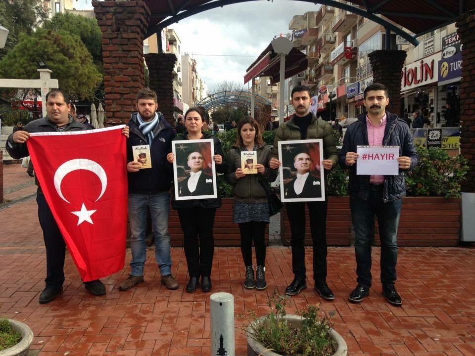 chpbucagenc's tweet photo. Ayağa Kalkıyoruz! 
Bugün saat 16:00' da Şirinyer Migros önünde toplandık.Hep beraber diktaya karşı ayağa kalktık! #DiktaAnayasasınaKarşı https://t.co/ymvqocSk5u