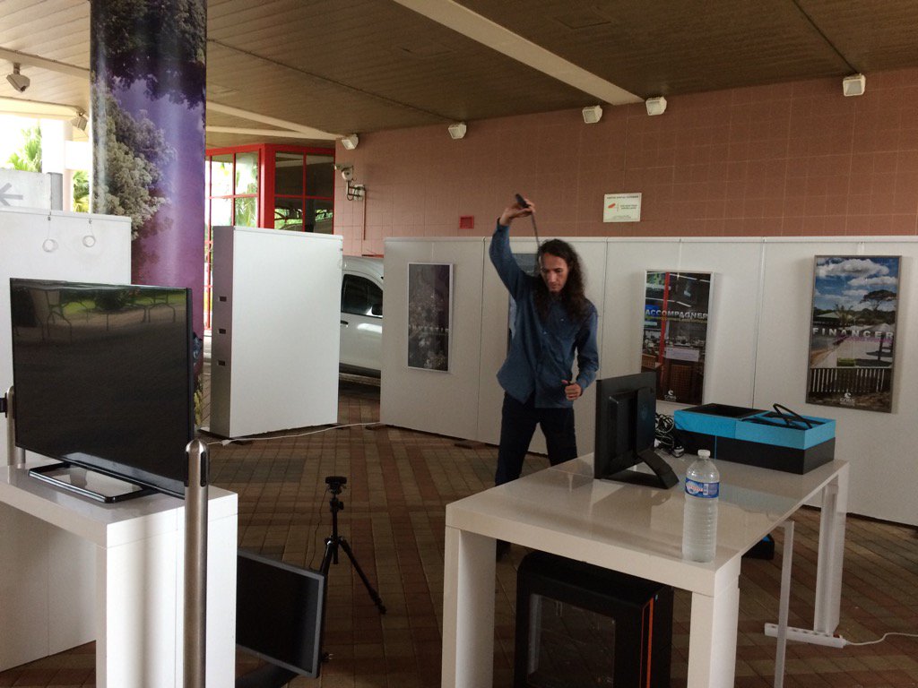 ARDI_GDI's tweet photo. L'équipe du #numlab de @ARDI_GDI en préparation démo pour les vœux @CNES https://t.co/f51OUauaxM