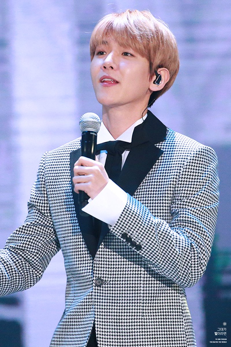 MYB_920506's tweet photo. 170113 골든디스크 #백현 #BAEKHYUN
노래하는 아가쨩✨✨ https://t.co/VzYyzlTYg5