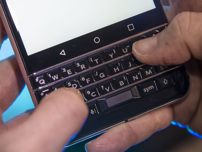 Comeback kids: Nokia goes low while BlackBerry aims high -- for now cnet.co/2jQgGYX
