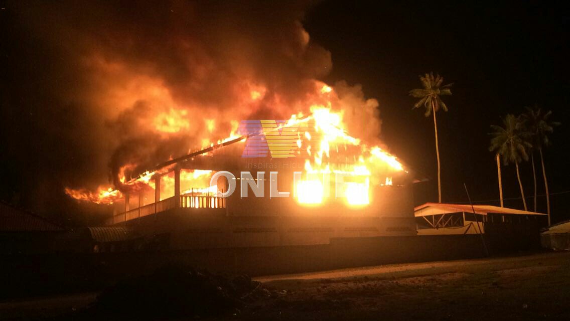 BuletinTV3's tweet photo. Asrama lelaki Pusat Pendidikan Islam An Nuur di Pantai Sepat, Kuantan terbakar kira-kira jam 8.11 malam tadi. https://t.co/pQM7qNo6kK