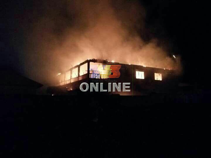 BuletinTV3's tweet photo. Asrama lelaki Pusat Pendidikan Islam An Nuur di Pantai Sepat, Kuantan terbakar kira-kira jam 8.11 malam tadi. https://t.co/pQM7qNo6kK