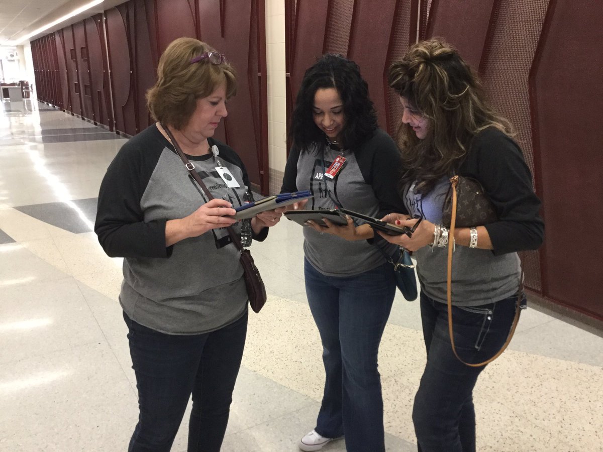 etottenSJE's tweet photo. Planning out our course of action #dptech2017 #dpapprace2017 #APPrendemos https://t.co/4i0Wt71Yq5