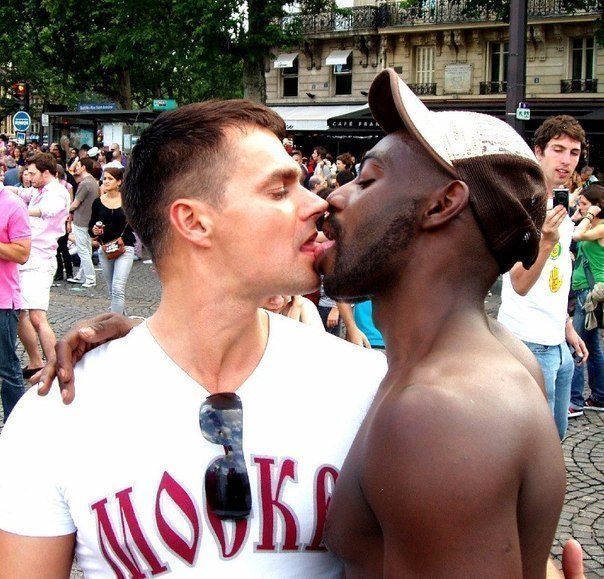 пидораса т. парады голубых в европе. голубые мужики. смешной парад. пидораса т.