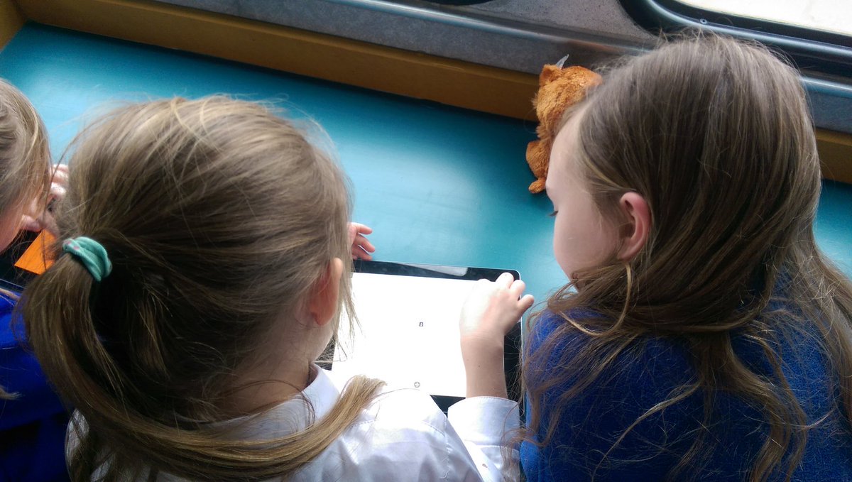 Y3Palm's tweet image. Exploring hopscotch on the bus #codingonthebus 🎮 🚃