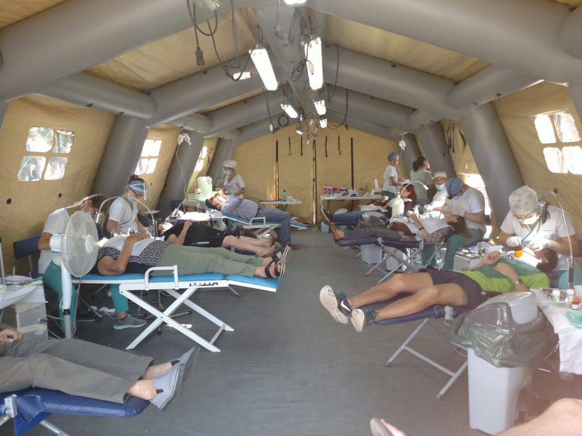 UDD_cl's tweet photo. Operativo Odontológico UDD. Atenciones a pacientes en lista de espera de la M. de Las Condes, en el marco de programa UDDVecina https://t.co/DZFQkJCsbF
