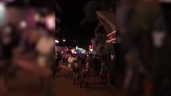 ExpansionMx's tweet photo. VIDEO: Personas corren para resguardarse por el tiroteo en el festival BPM en Playa del Carmen https://t.co/Iv3TDzgcuA https://t.co/6TKqDBtjSK