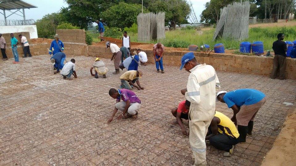 hipporoller's tweet photo. Let's build! @carlosmorgado_f pics of Mangundze #Mozambique using Hippo Rollers to build a multipurpose court #water #innovation #Africa https://t.co/tXLuks3vM9