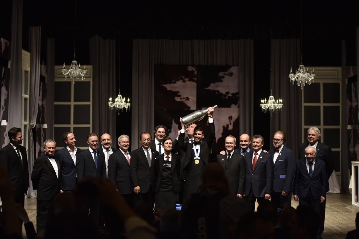 andresrosberg's tweet photo. ¿Cómo se entrenan los mejores sommeliers del mundo? Gran nota de @sebastrios en @LANACION sobre el mundial de somms! https://t.co/Ywn5ANXJth https://t.co/vf5ejlpBOy