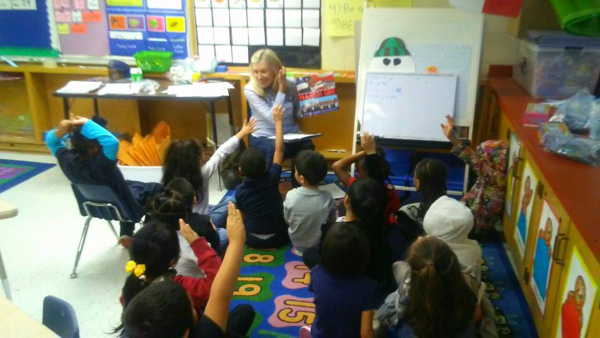 DallasRSVP's tweet photo. Some of our volunteers reading to kids at William Lipscomb Elementary for MLK Day! #seniorcorpsworks #MLKDay2017 #IamRSVP #nationalservice https://t.co/Y0tfnwIQoa