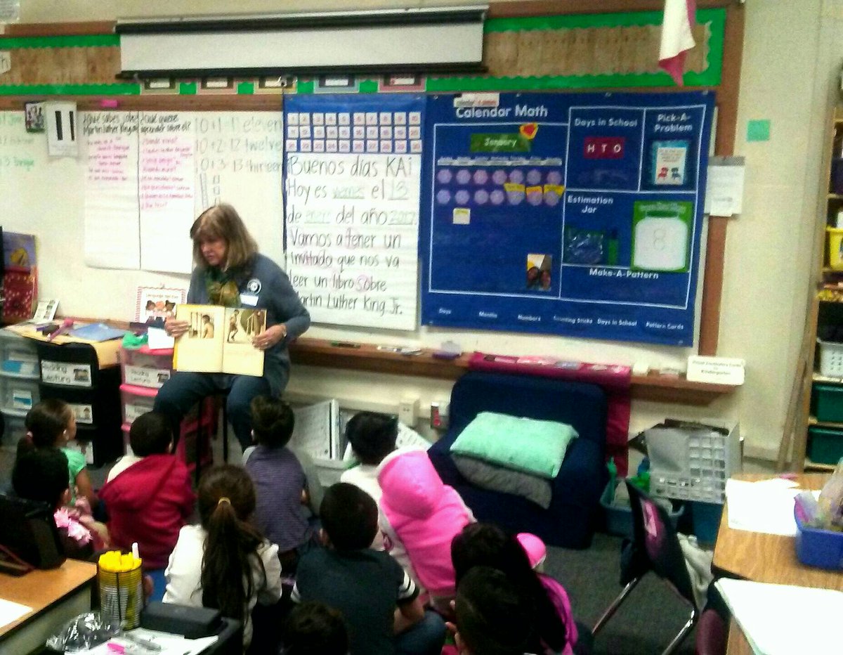 DallasRSVP's tweet photo. Some of our volunteers reading to kids at William Lipscomb Elementary for MLK Day! #seniorcorpsworks #MLKDay2017 #IamRSVP #nationalservice https://t.co/Y0tfnwIQoa