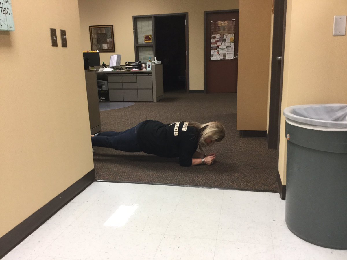 AppsWithFriendz's tweet photo. Teammate planking #dpapprace2017 #dptech2017 #appswithfriendz https://t.co/KSpt120PeM
