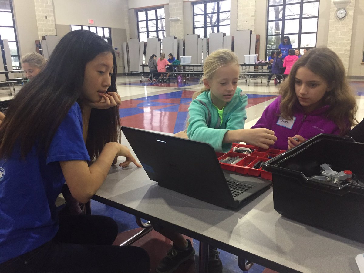 FRC2468's tweet photo. We're excited to start off our 3rd annual #MLKday Girls' Camp! #omgrobots #GirlsInSTEM https://t.co/L0K94Fnt14