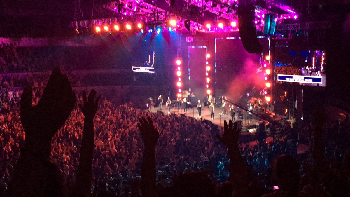 rhonabebe's tweet photo. πΆ Halleluah.. you have won the victory!..πΆ #Planetshakers #PSConfManila #PSAwakening @planetshakers https://t.co/oRUZTP1UTU