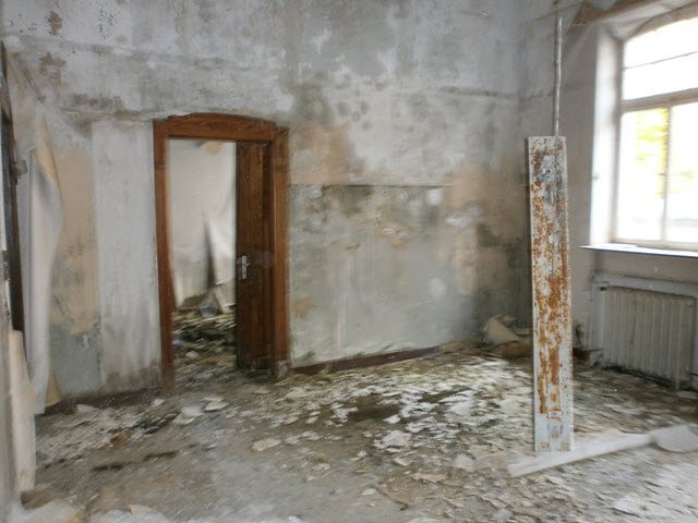 NRFeldkirchen's tweet photo. Seit 1998 besteht in 56567 Neuwied-Feldkirchen eine dem ungehinderten Verfall überlassene KÜHNE Industriebrache. Abriss überfällig. https://t.co/n2FatuafLb