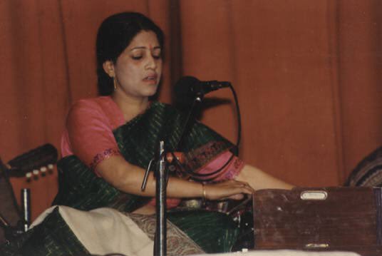 kpnewschannel's tweet photo. Famous &amp; Fabulous Kashmiri Pandit Female Singers #NeerjaPandit #Deepaliwattal #KailashMehra #NainaSapru #WomenofKashmir @IndiaHistorypic https://t.co/SwD0S061b9