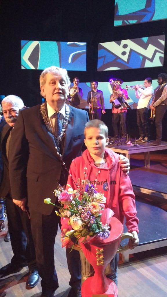 Gefeliciteerd! #Amsterdammertjevanhetjaar is Jeremy de Bel v. <a href="/BrederoBeroeps/">Bredero Beroeps</a> voor zijn werk <a href="/RestoVanHarte/">Resto VanHarte</a> brederoberoepscollege.nl/nieuws/2015-20… <a href="/AvhJ_jr/">Amsterdammertje van het Jaar</a>