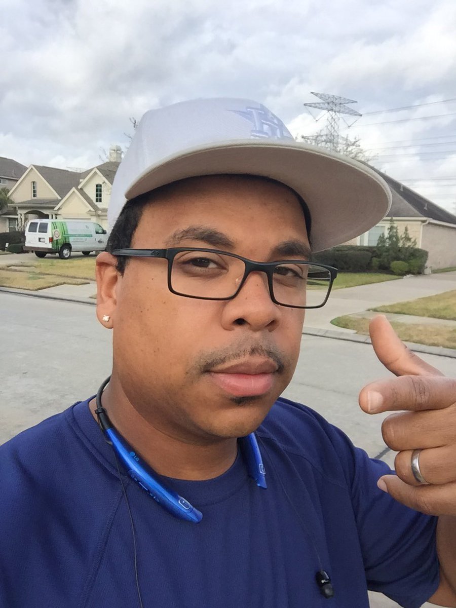 Bout to hit these 3 miles.  Good morning everybody!!!