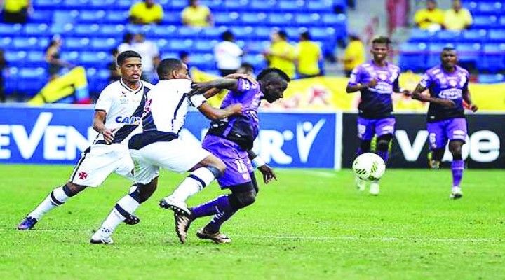 diariocorreoec's tweet photo. @BarcelonaSCweb perdió ante el Vasco da Gama y jugará por el quinto lugar en la @floridacup2017 https://t.co/eZBUBoWzTE https://t.co/vSNOurQWIC