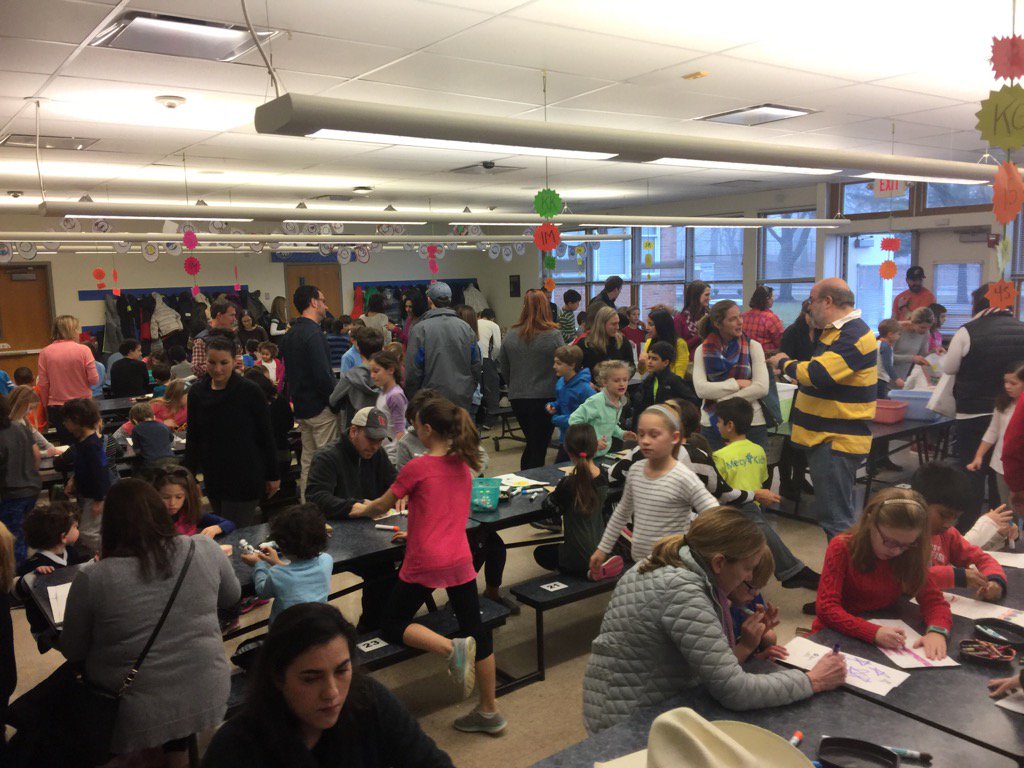 2T_Tweets's tweet photo. @ObEagles day of service at OB. Making hygiene bags for shelters. https://t.co/M55d8gyruh