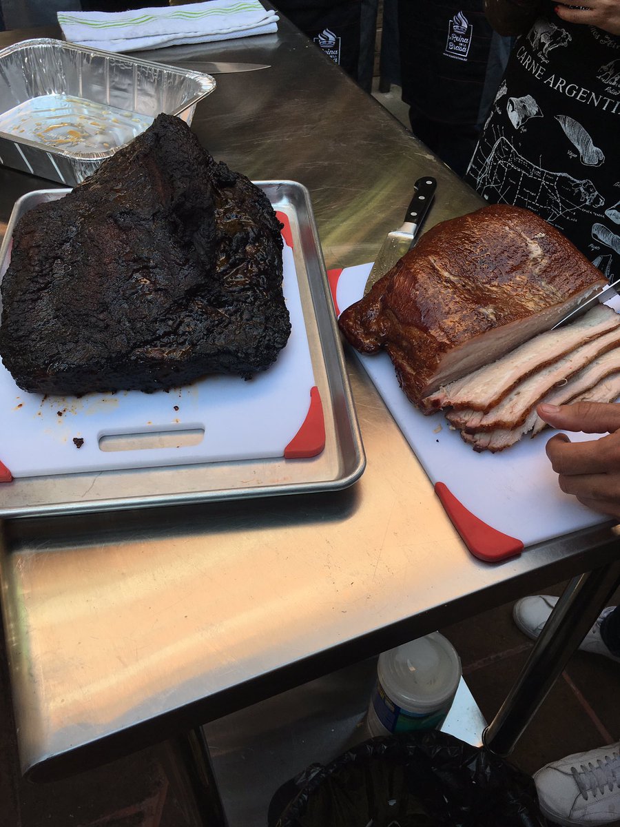 Andrejasvt's tweet photo. Panceta y Brisket preparados durante el #grillweekend con @reinadelabrasa #listospaldevegetales @CarnivorVino https://t.co/GYRXHF2NCj