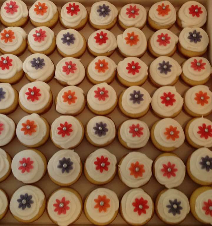 Vanaf deze week didi cakes didistaartenencupcakes.nl vr-za in pop-up-store De Gaard. Leuke formule voor taart/cupcakes facebook.com/didistaartenen…