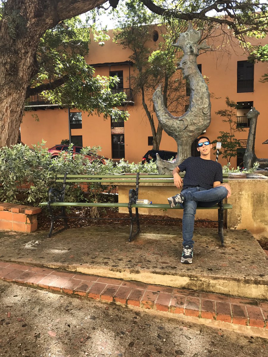 paolasilva1212's tweet photo. Hace un año exacto conocí a este bombom quien hoy es mi novio en este humilde banquito ❤ #GraxCalles #SanSe16' https://t.co/PECFhrQoRO