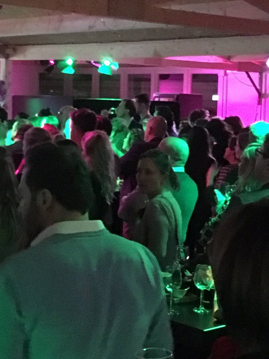 YvonneKret's tweet photo. Gezellige borrel @GvEventmanagers @museumnaturalis. Veel leuke mensen gesproken, top muziek@GuidoSpek. En dat alles bij onze #trex Trix😀 https://t.co/WioKINu4tK
