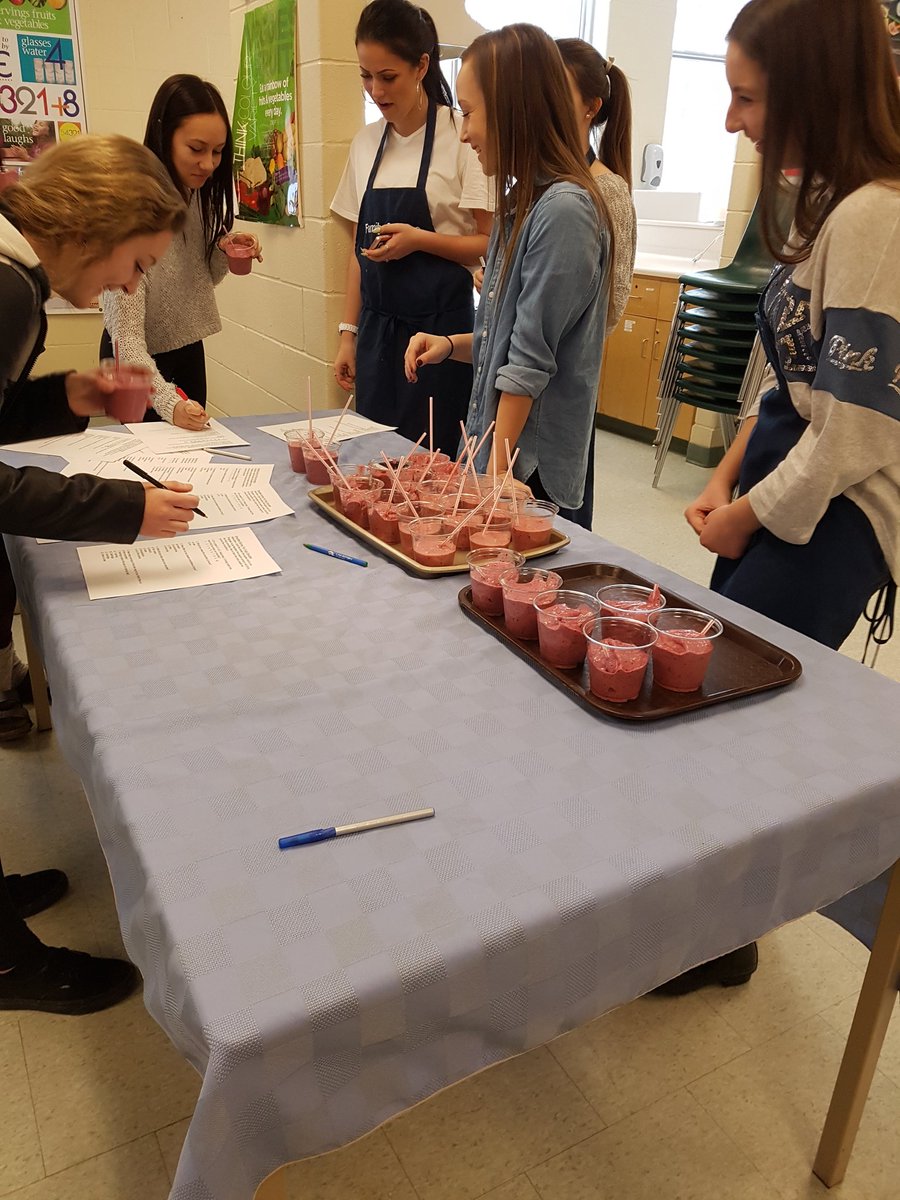 Ms_Manary's tweet photo. Day 1 of smoothie giveaway in room 140! #smoothies #hfn20 @BCSSLibrary @MikeAbram6 https://t.co/oK9wMetSF9