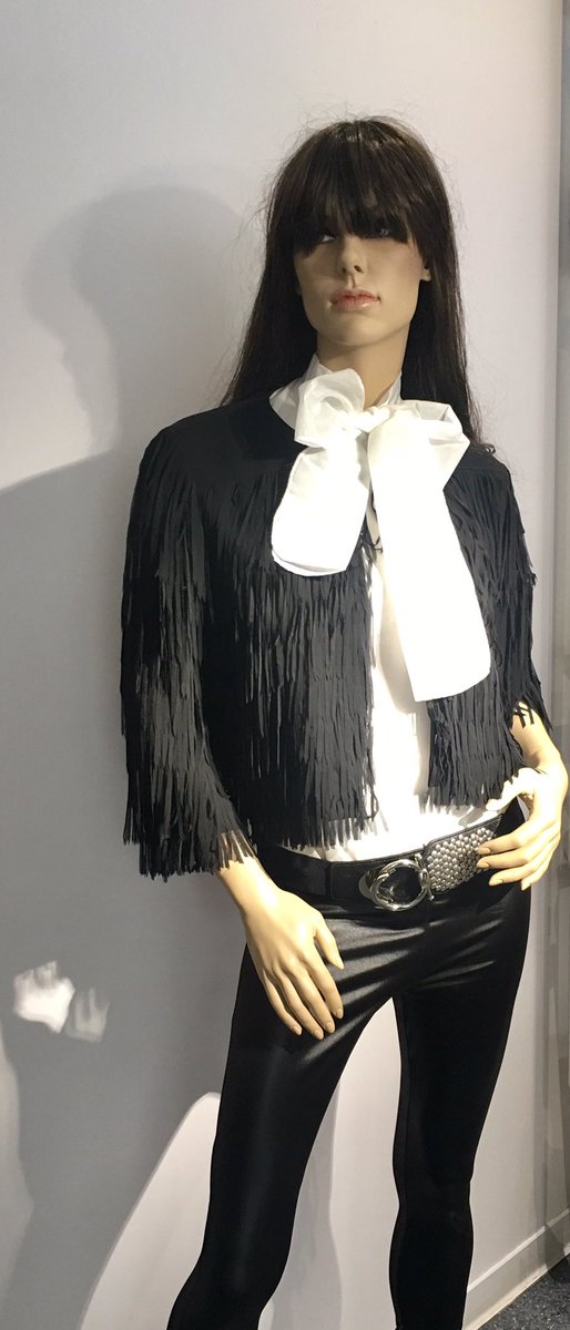 GuineaChic's tweet photo. 🔊🔊📣PROMOCIÓN 🔊🔊📣 www.guineachic.con Chaqueta de 169€ - el 50% 📣AHORA 85€📣📣#gsel #ropa #boutique #moda # #modachic #modaonline #modafashion https://t.co/JW1YgfyOjV