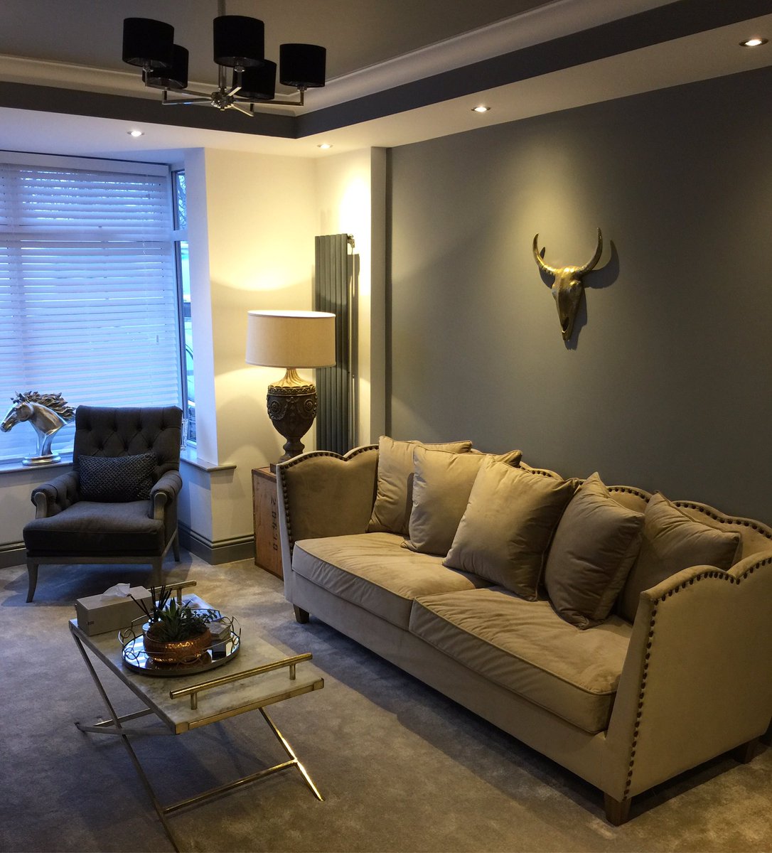 danecrust's tweet photo. New sofa is so much better 😍 https://t.co/zq3GLwifh1