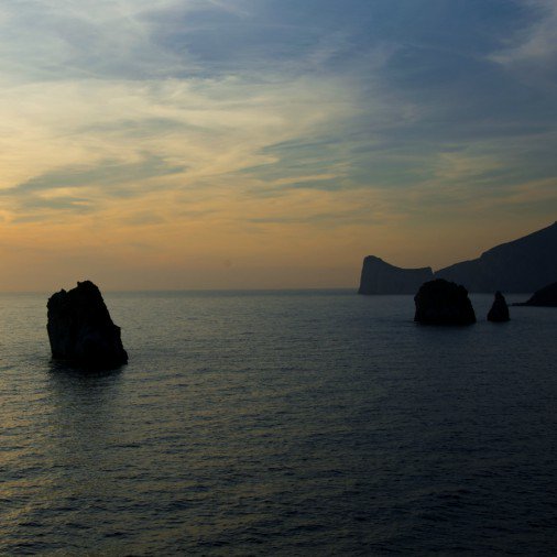 GuideMeRight's tweet photo. Scarica la guida della #Sardegna e scopri dove godere di questo fantastico tramonto #pandizucchero #guidemeright https://t.co/ILN2aPkial https://t.co/mLoaXhgQLl