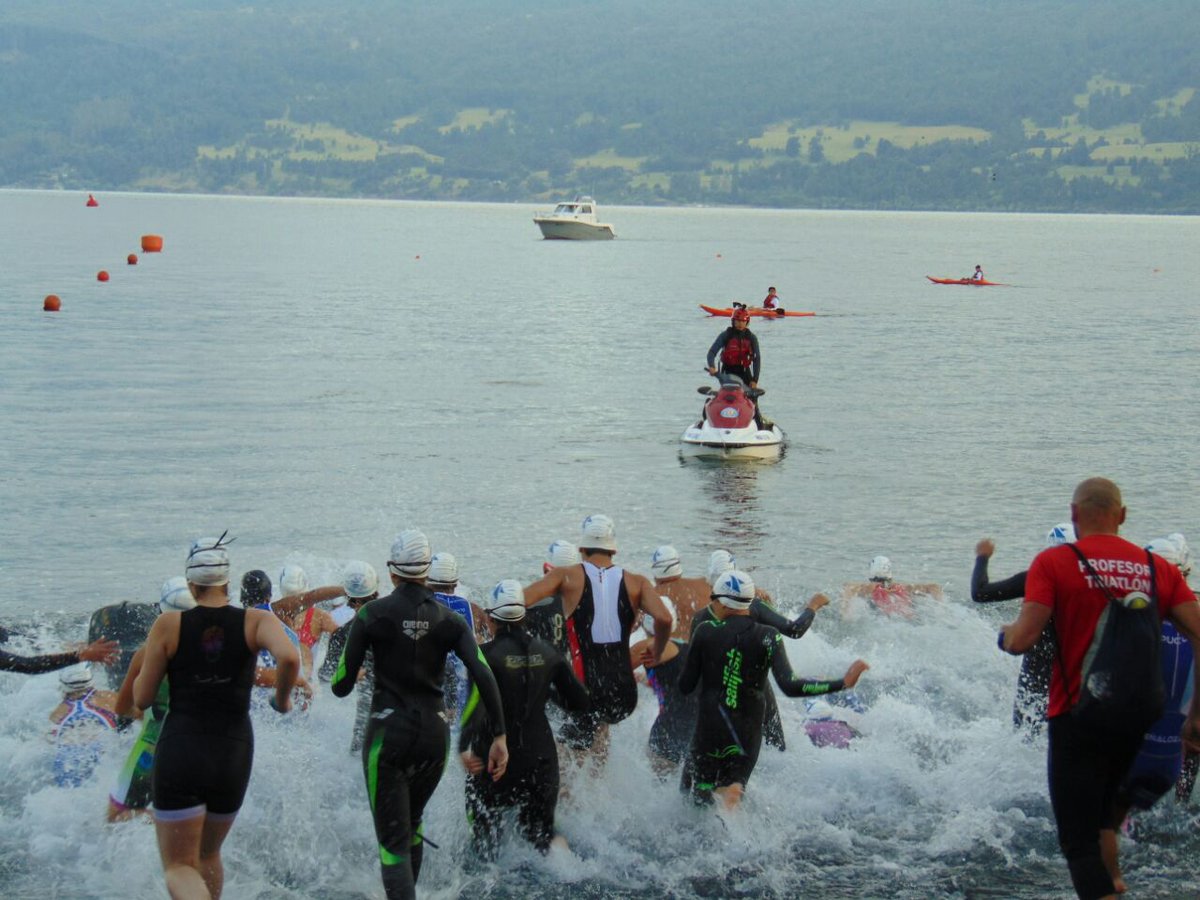 Armada_Chile's tweet photo. Resguardando la seguridad y con el equipo de Triatlón, así fue la participación de la Armada en Ironman 70.3 Pucón https://t.co/cQIB4JPxms https://t.co/vXUsGf25JI