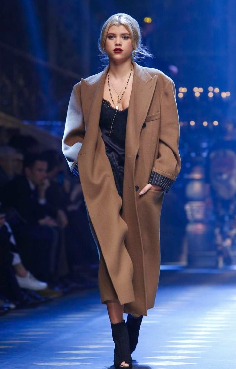 SelectModelMgmt's tweet image. A full house over at the @dolcegabbana show this weekend, @Oliver_Cheshire @JoshUJWorld &amp;amp; @sofiarichie walking for Team Select.