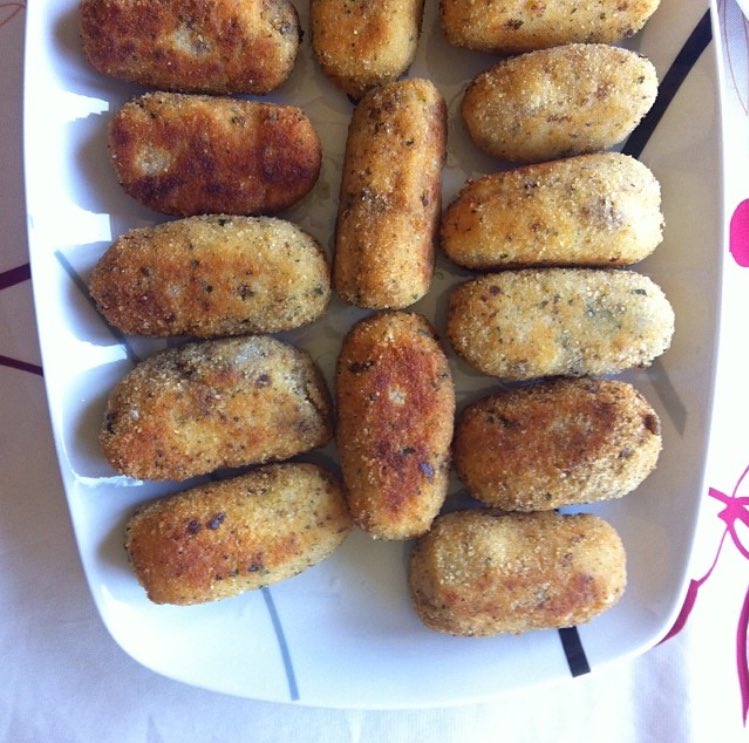 biscayenne's tweet photo. Bueno pues vamos a echarle un repaso simpático a la historia de la croqueta en su onomástica de hoy  #Diadelacroqueta #decróquetdei https://t.co/Jm4rea9k3j