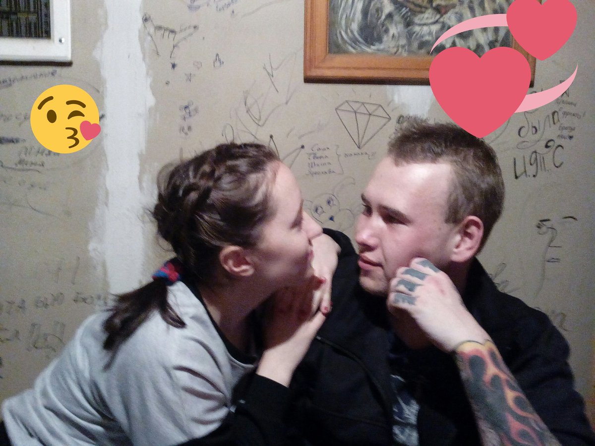 И слов мне нужных не найти, 
Что бы открыть чувства свои. 
Любовь моя, я так тебя люблю! 
Что лишь тобой одним живу, дышу.