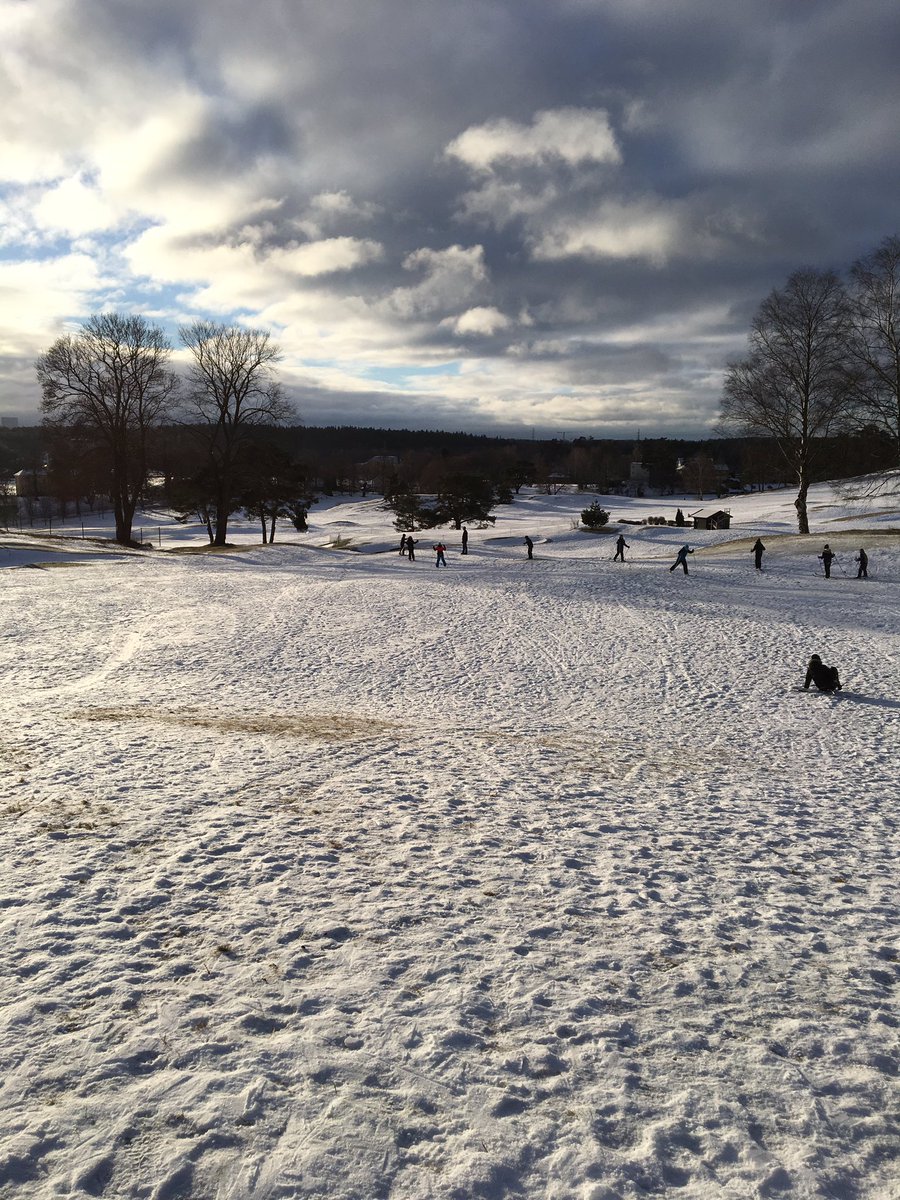strom_sofia's tweet photo. Dagens klassrum! #kevingegolfbana #längdskidor #sådärhärligtslutkördefterenlångdagutomhus #idrottochhälsa https://t.co/VJ9AZVJTo8