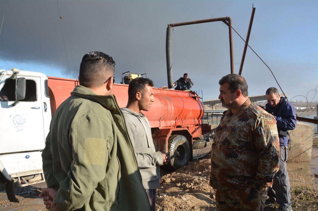 teamsmediawar's tweet photo. قوات #الحشد_الشعبي / الوحدات الهندسية تعيد محطة ماء في #القيارة للخدمة من اجل توفير المياه للقرى المحيطة بها

#ان_كنت_عراقيا كن حشداوياً https://t.co/aiE3hiaTEb